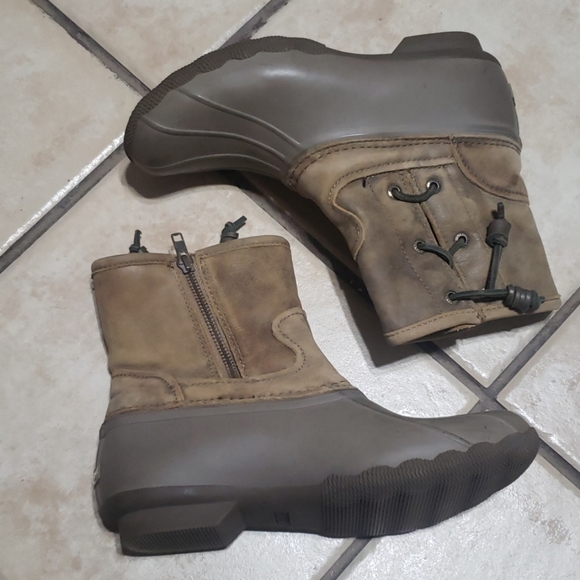 sperry saltwater wedge spray duckboot